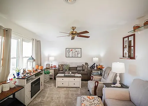 4 bed, 2048 sqft, $2,400 — Photo 4