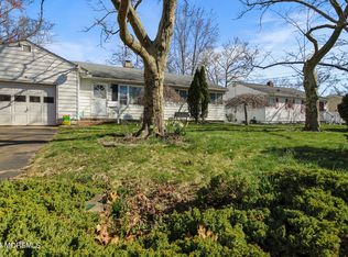 25 Maurice Ave, Holmdel, NJ 07733