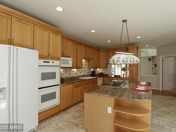 5th image of 10 Meridan Ln