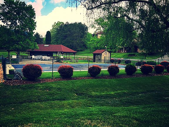 4th image of 34 Willowbrook Dr
