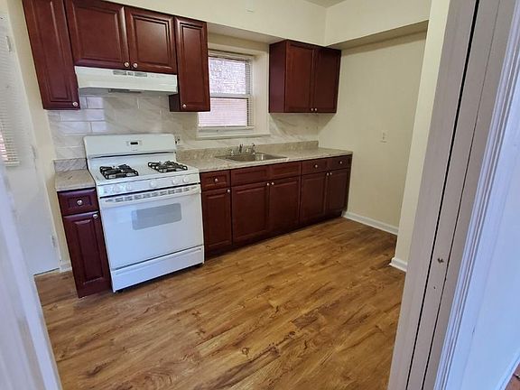 2nd image of 415 Kearny Ave #4B