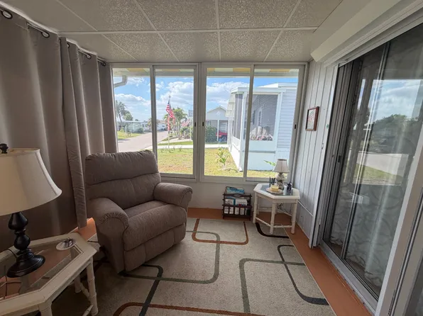 851 Lacosta Ln, North Fort Myers, FL 33917