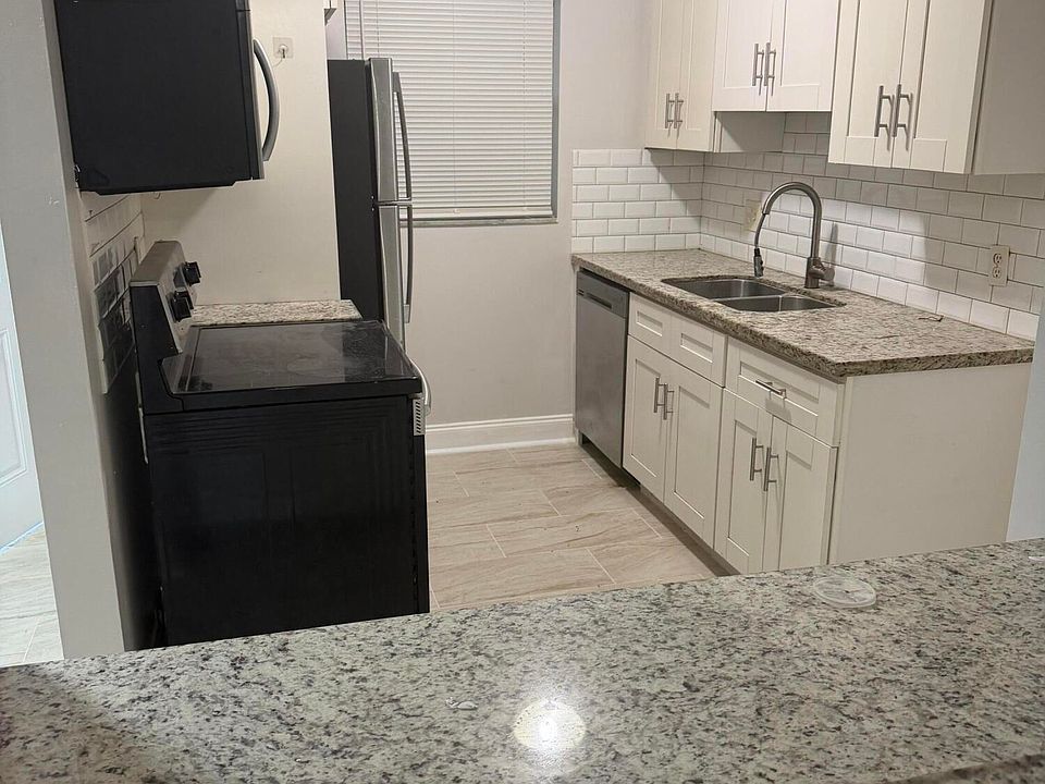 1st image of 4111 Stirling Rd APT 106