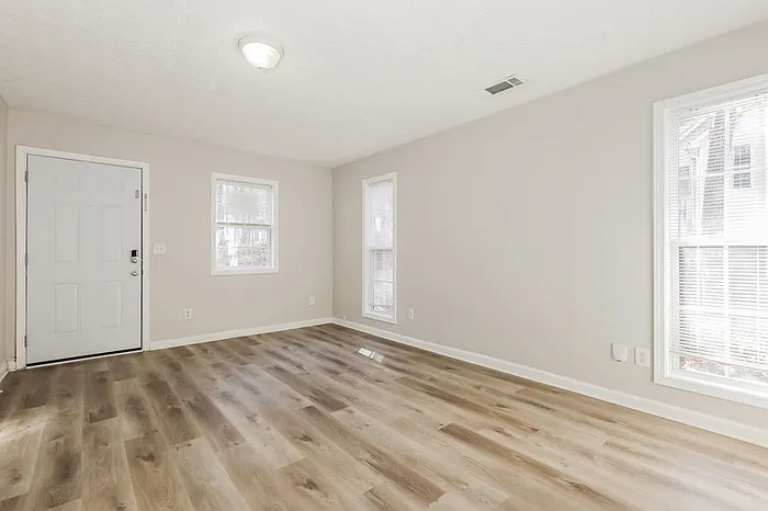 195 Wynnmeade Pkwy — Photo 4