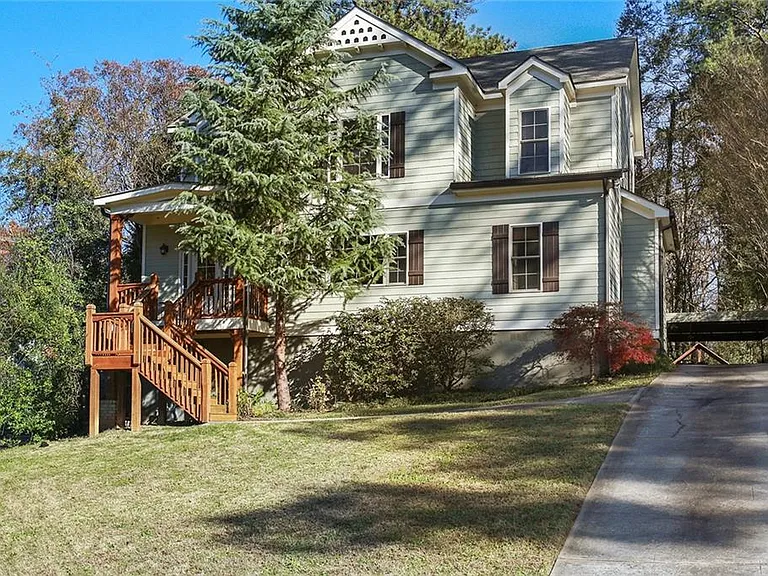 1084 Country Ln NE — Photo 1