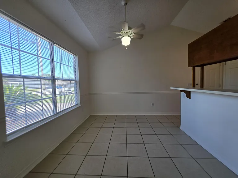 2289 Estate Cir — Photo 4