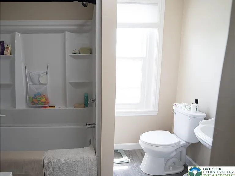 128 E Spruce St — Photo 12