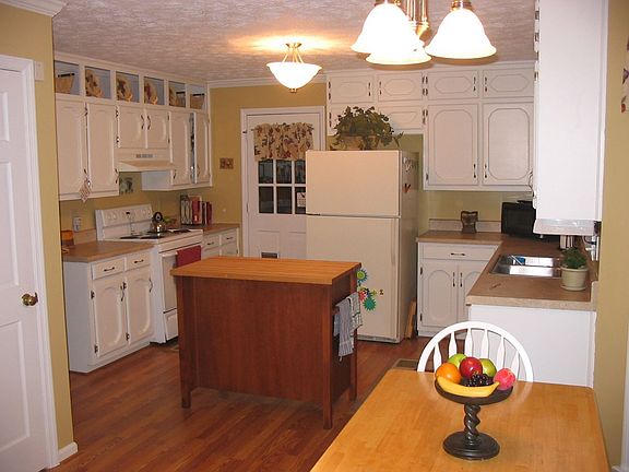 OPen and Bright Kitchen 