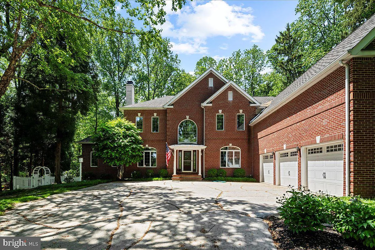 52 Woodside Ln photo 1