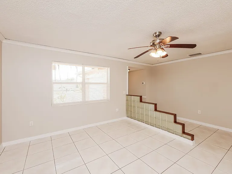 9521 NW 25th St — Photo 5