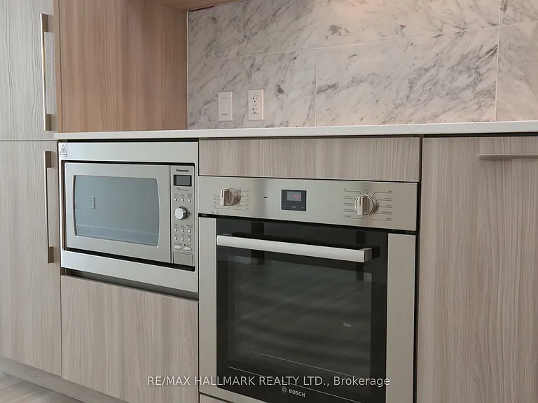 17 Bathurst St #4007 — Photo 11