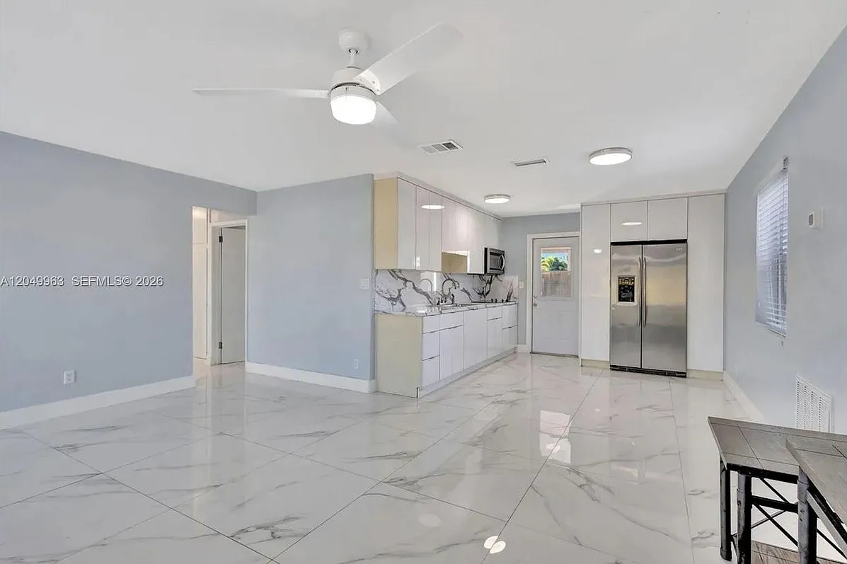 3 bed, 1.0 bath, 936 sqft, $2,800 — Photo 4