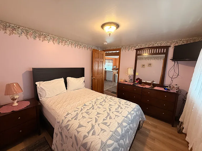 Bedroom 1 - Upper Level