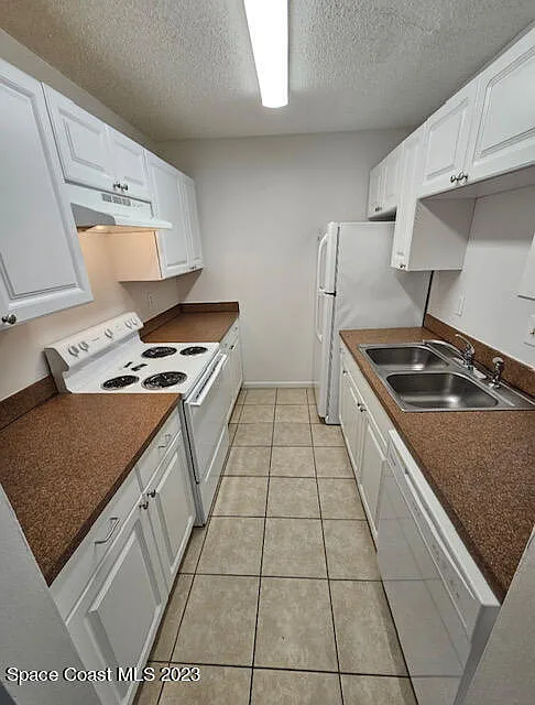 3585 Sable Palm Lane - A — Photo 4