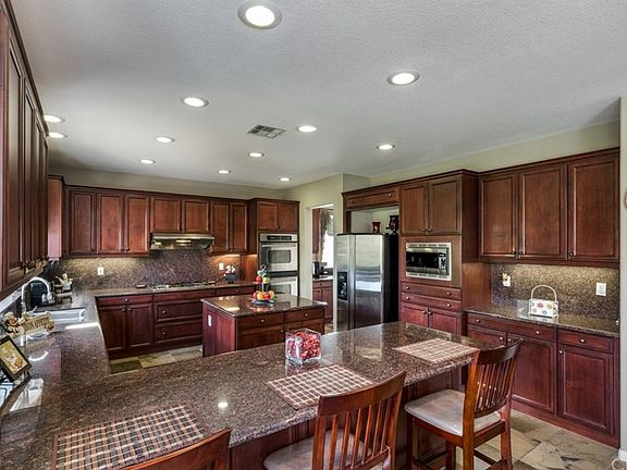 2nd image of 635 Barbre Ln