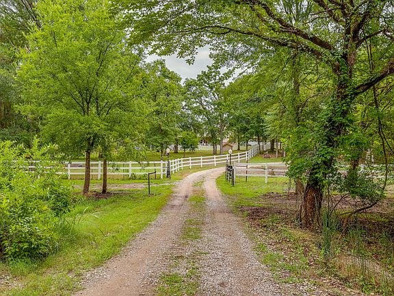 5th image of 1615 Sanger Dr