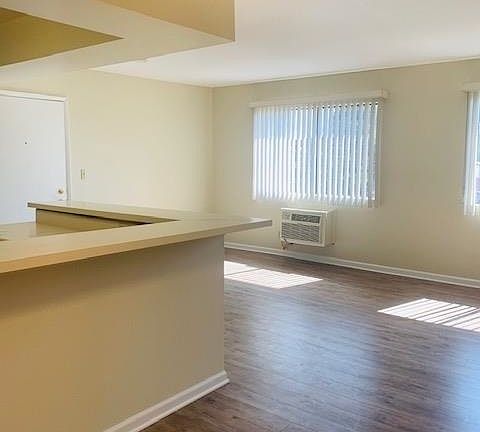 4th image of 1920 Peyton Ave APT 106