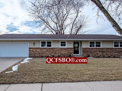 208 S 8th St, Eldridge, IA, 52748