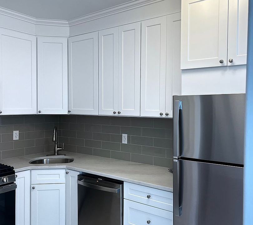 2nd image of 1008 S 48th St APT 205