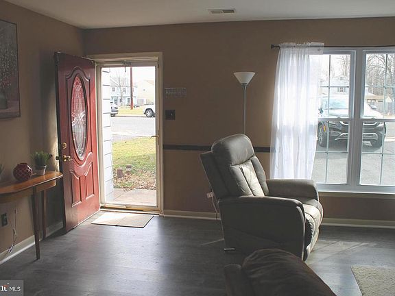 3rd image of 36 Berks Ct