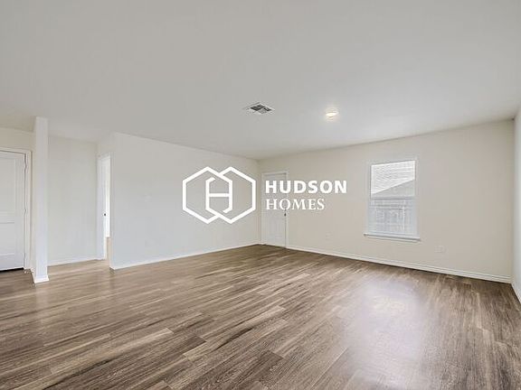 5th image of 7149 Phoenix Dr