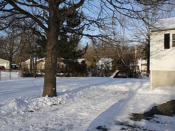 LARGE FENCED-IN YARD