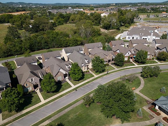 5th image of 1702 Noah Ln