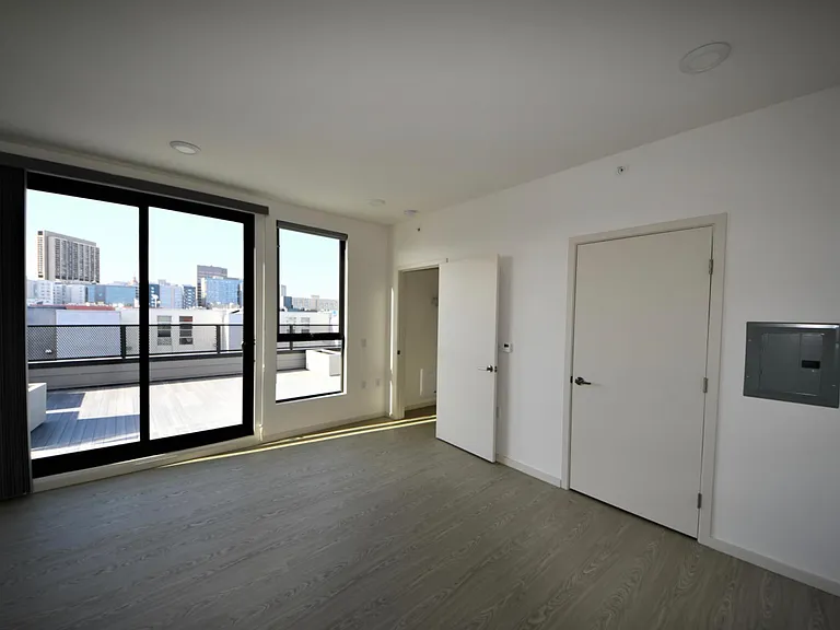 1335 Folsom — Photo 17