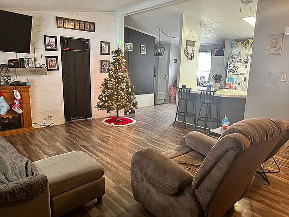 4th image of 79 Edgewood Ln