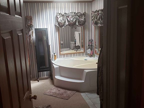 5th image of 1022 S 75th Ter