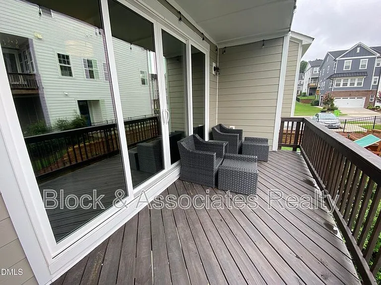 806 Grafton Peak Ln — Photo 11