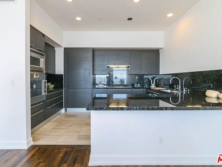 900 W Olympic Blvd #28C — Photo 3