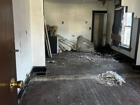 3rd image of 556 Wimmer Pl