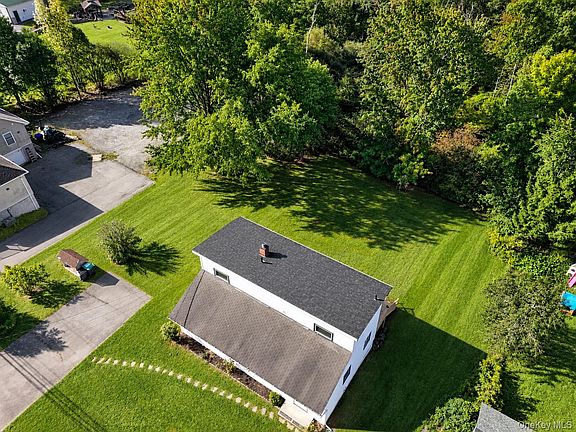 3rd image of 512 Bloomingburg Road