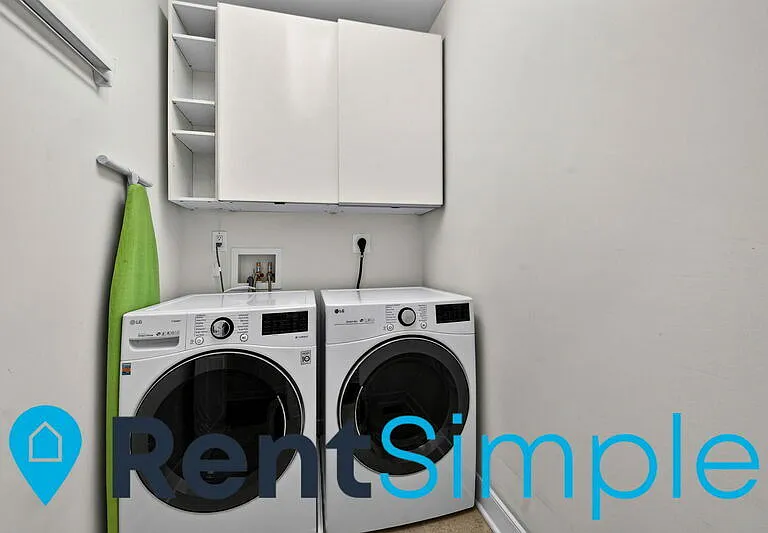 1418 N Rhodes #B110 — Photo 23