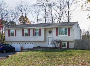 207 E Crestridge Dr, Coraopolis, PA 15108