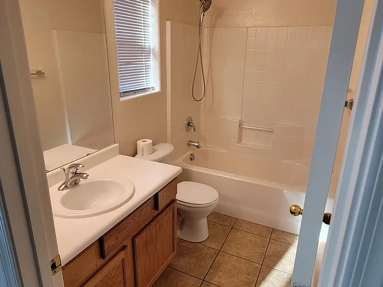 7424 S 37th Ln — Photo 10