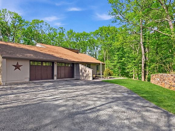 2nd image of 40 Kennel Hill Dr