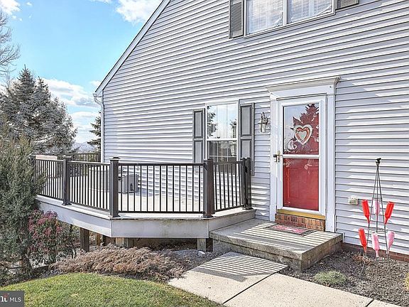 3rd image of 116 Carriage Hill Ln