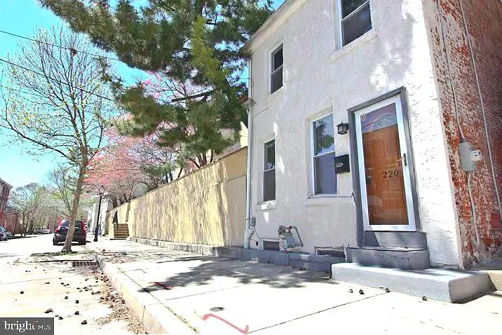220 E Hector St photo 1