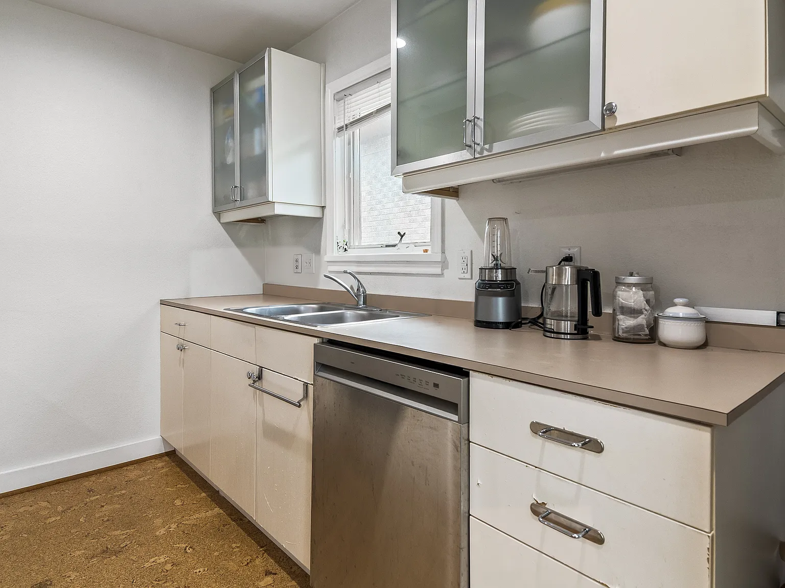 Studio, 800 sqft, $1,650 — Photo 2