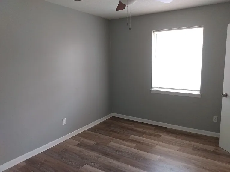 235 W Poplar St — Photo 21