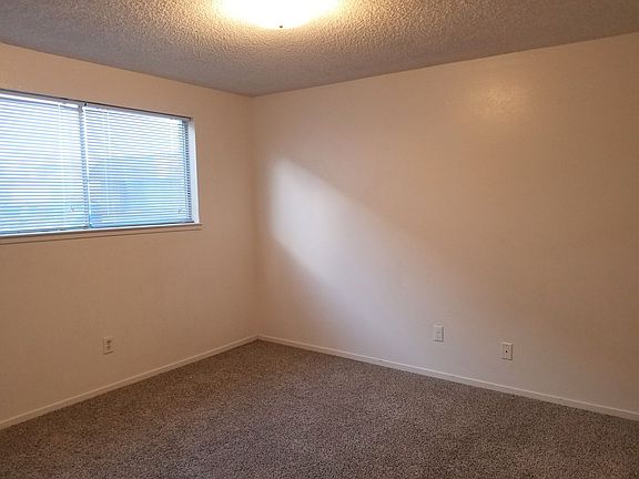 4th image of 3512 Woodside Dr #2
