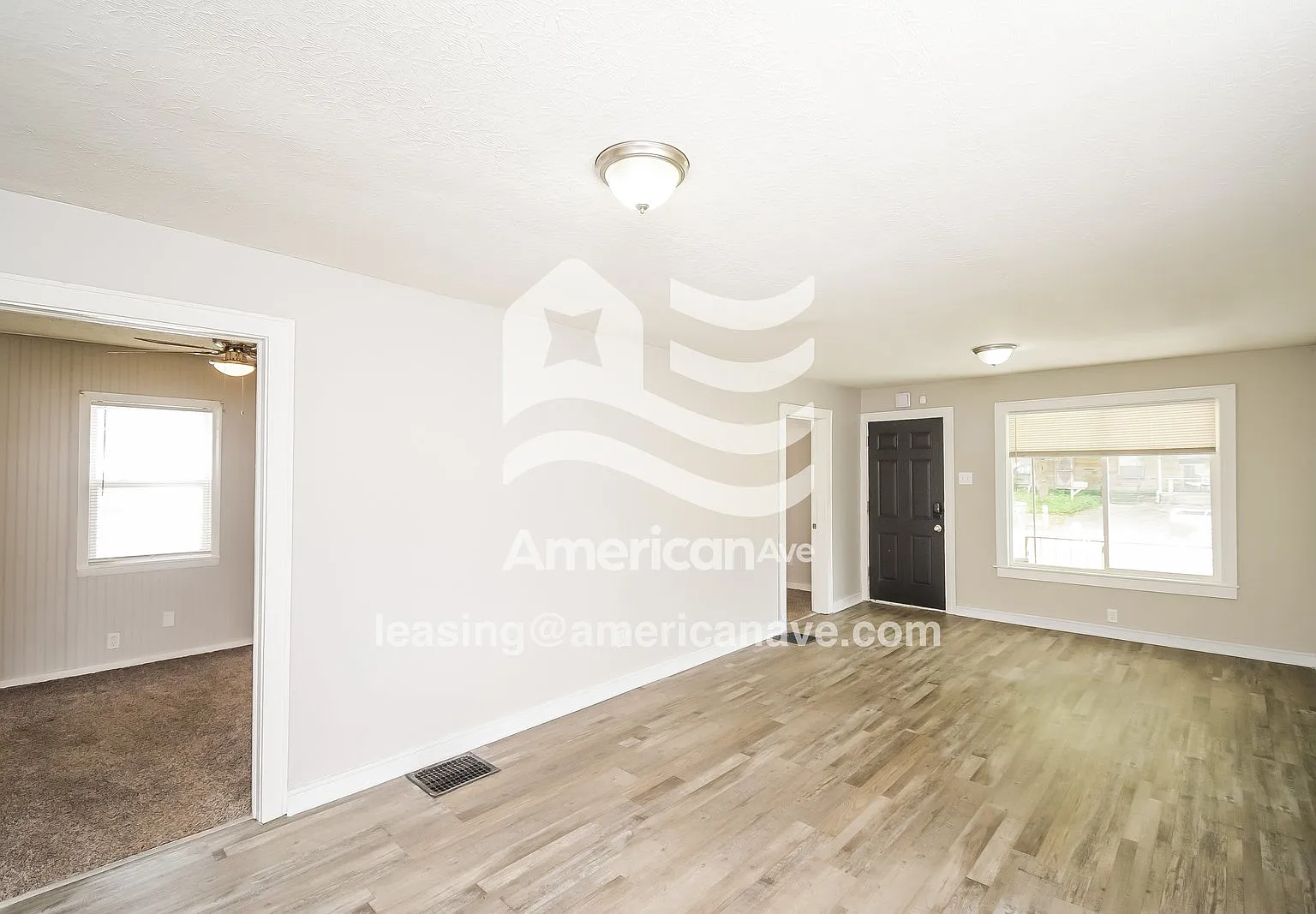 3 bed, 1.0 bath, 1052 sqft, $1,092 — Photo 3