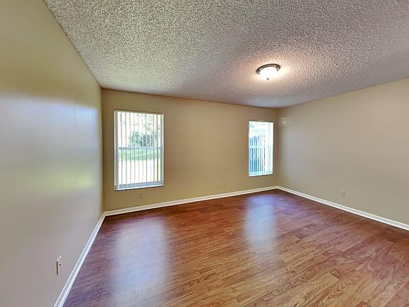 4th image of 8913 Lake Park Cir N