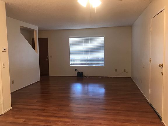 5th image of 508 E Lancaster Blvd APT B