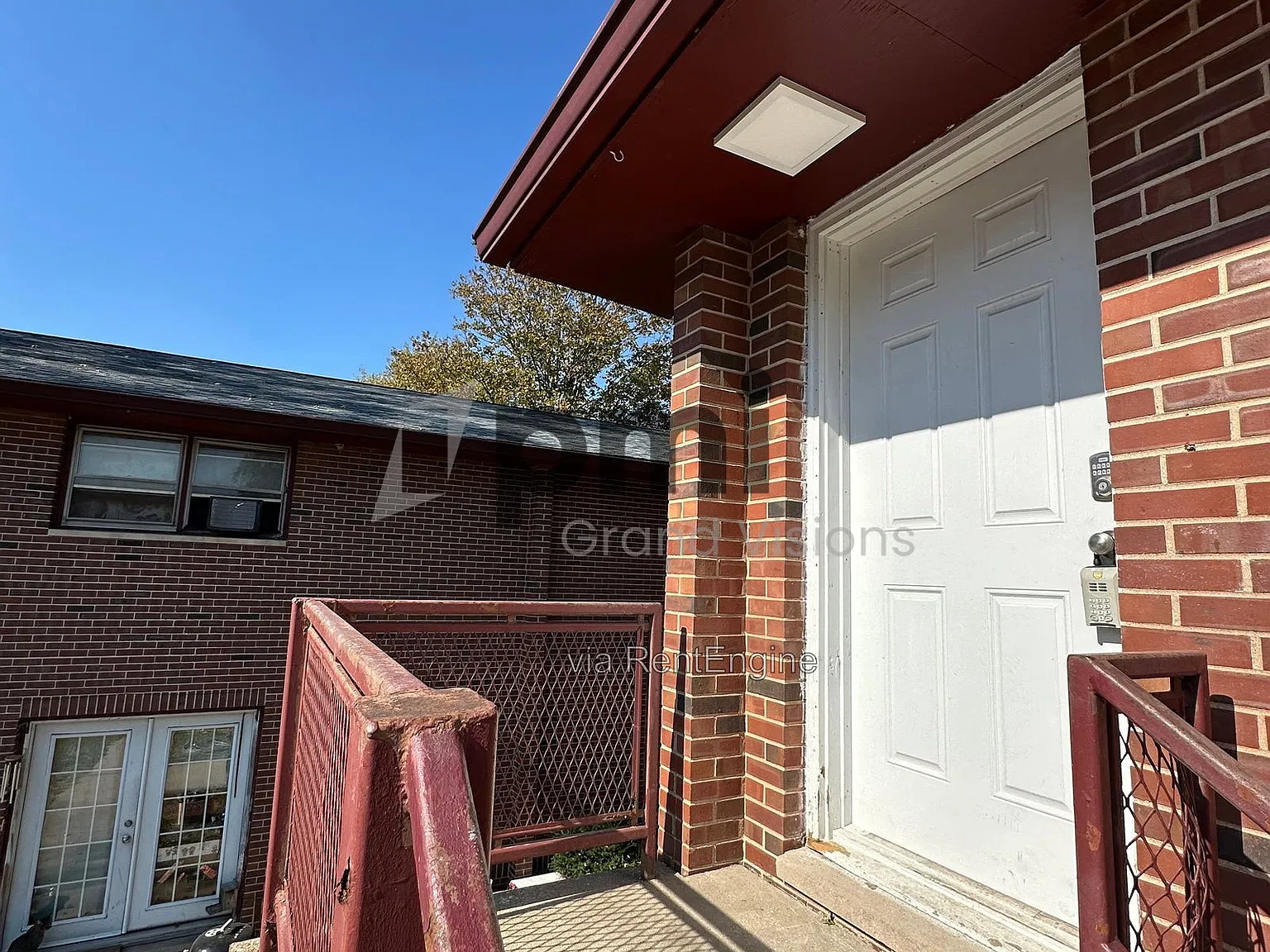 2 bed, 1.0 bath, 650 sqft, $903 — Photo 2