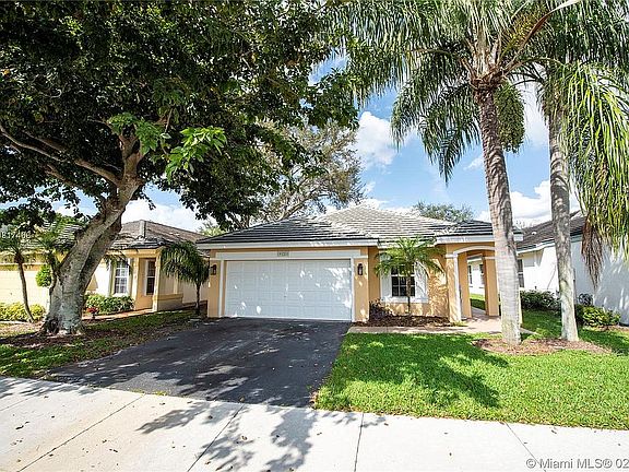 3rd image of 9121 Lake Park Cir N