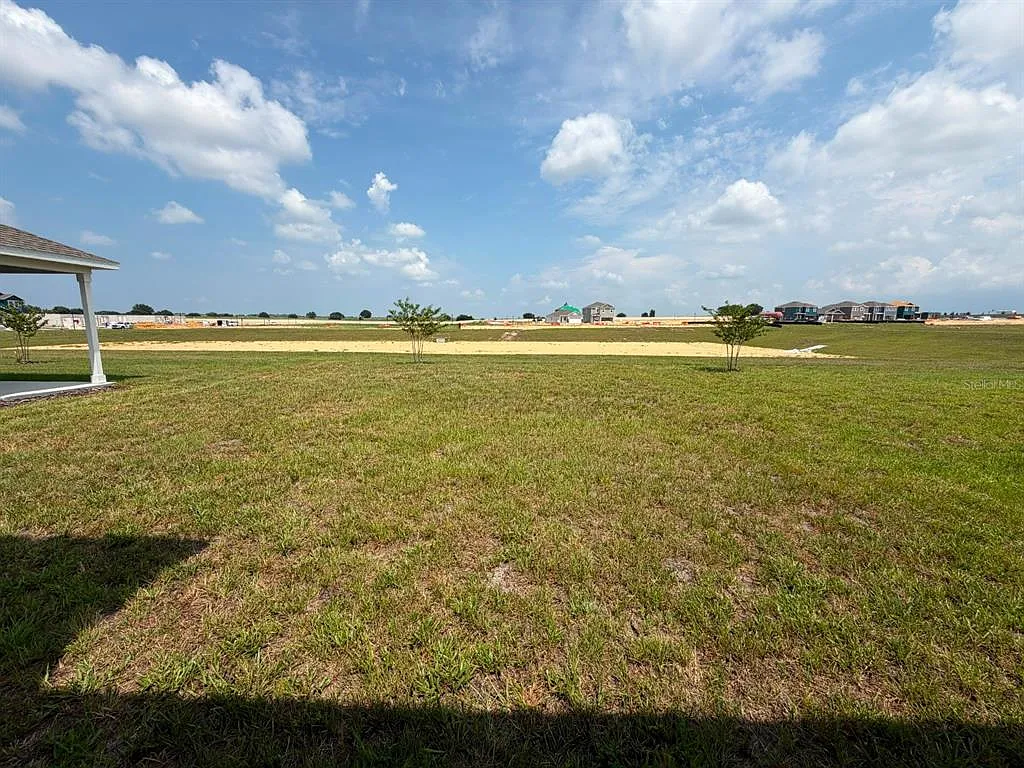 4 bed, 2.5 bath, 2081 sqft, $2,800 — Photo 3