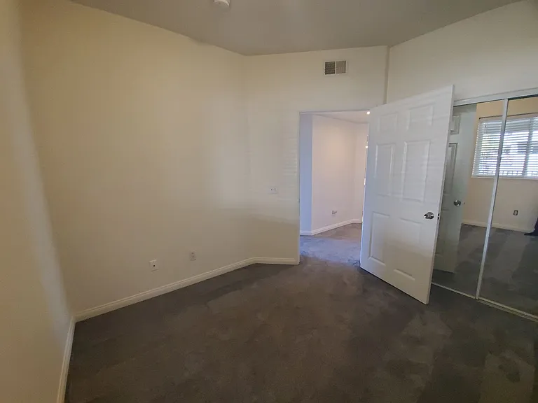 404 N Horne St N #D31 — Photo 15